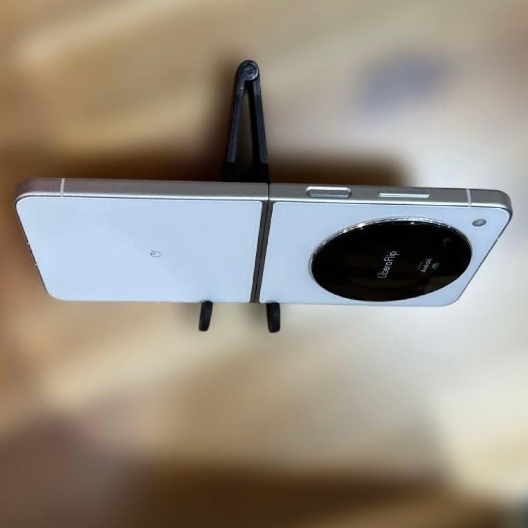 Z335 Y mobileSIMフリー　Libero Flip A304ZT