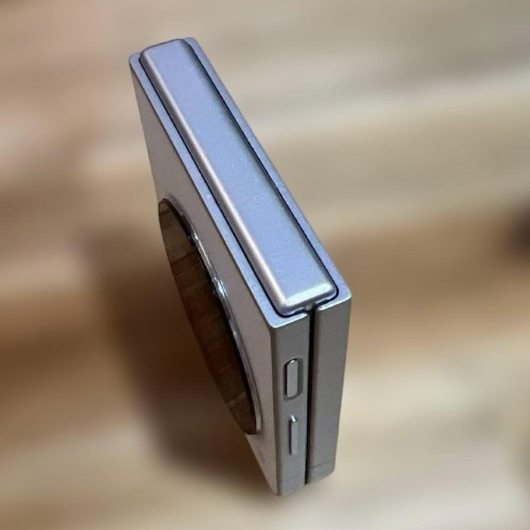 Z335 Y mobileSIMフリー　Libero Flip A304ZT