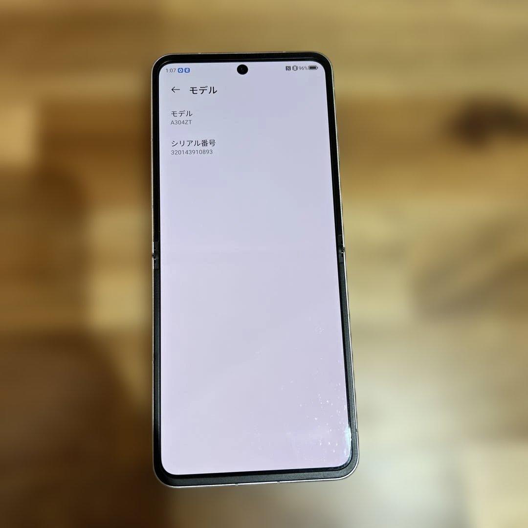 Z335 Y mobileSIMフリー　Libero Flip A304ZT