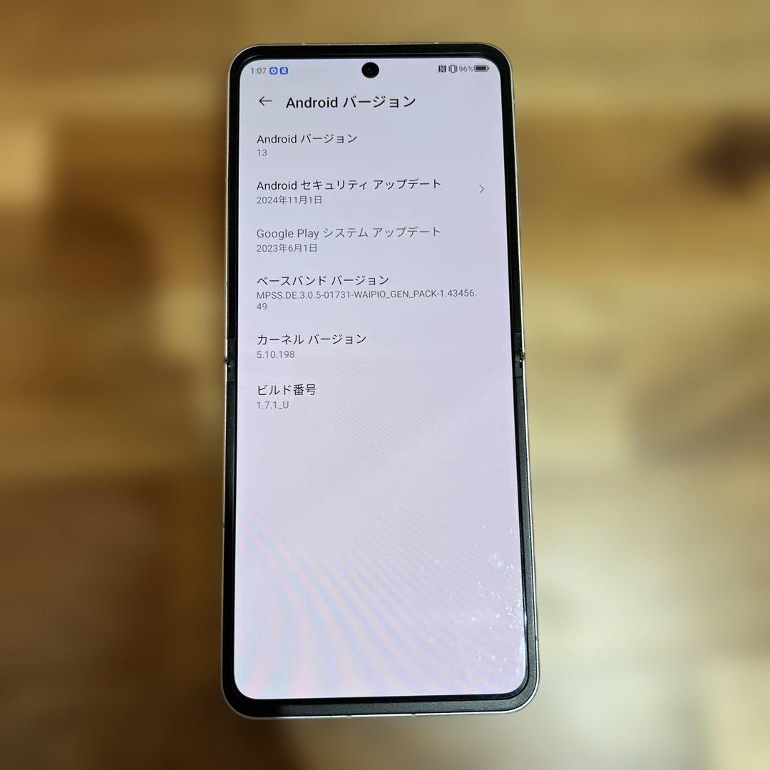 Z335 Y mobileSIMフリー　Libero Flip A304ZT