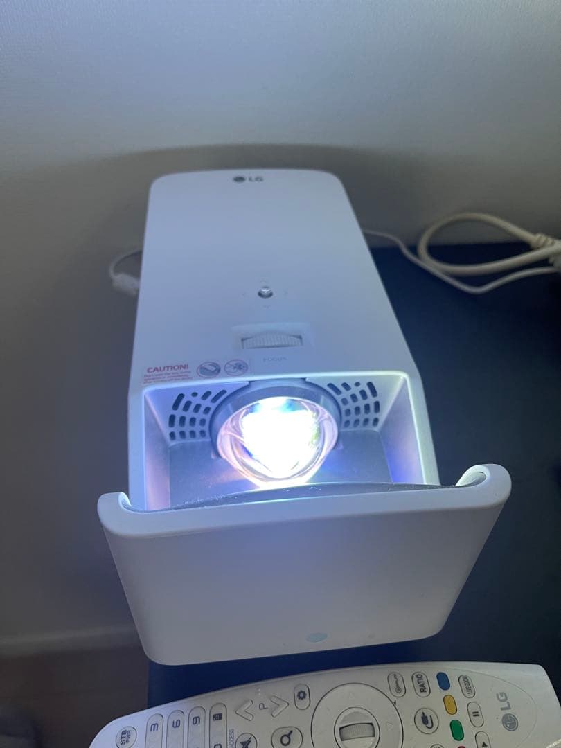 【中古】 LG HF65LS 超短焦点 LEDプロジェクター1000ルーメン