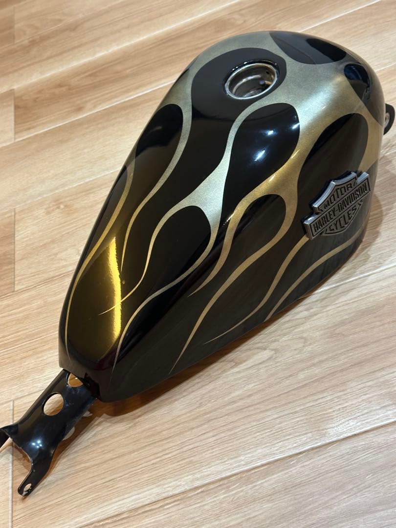 【スポーツスタータンク】ピーナッツタンク　ハーレーダビッドソン　インジェクション