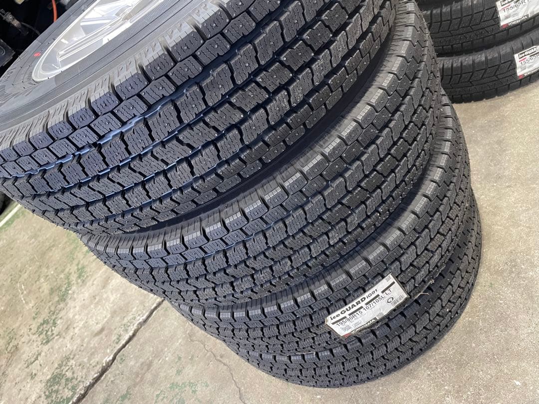 【新品スタッドレスタイヤ】195/80R15ホイール付き 4本セット