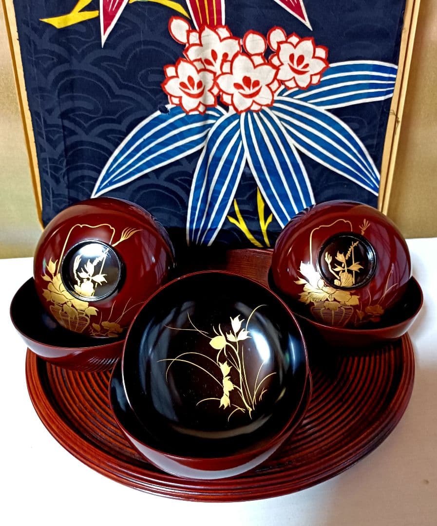 Fox犬金蒔絵木椀5客セット(木箱付、蓋の両面に金蒔絵、椀表は茶、内は黒)