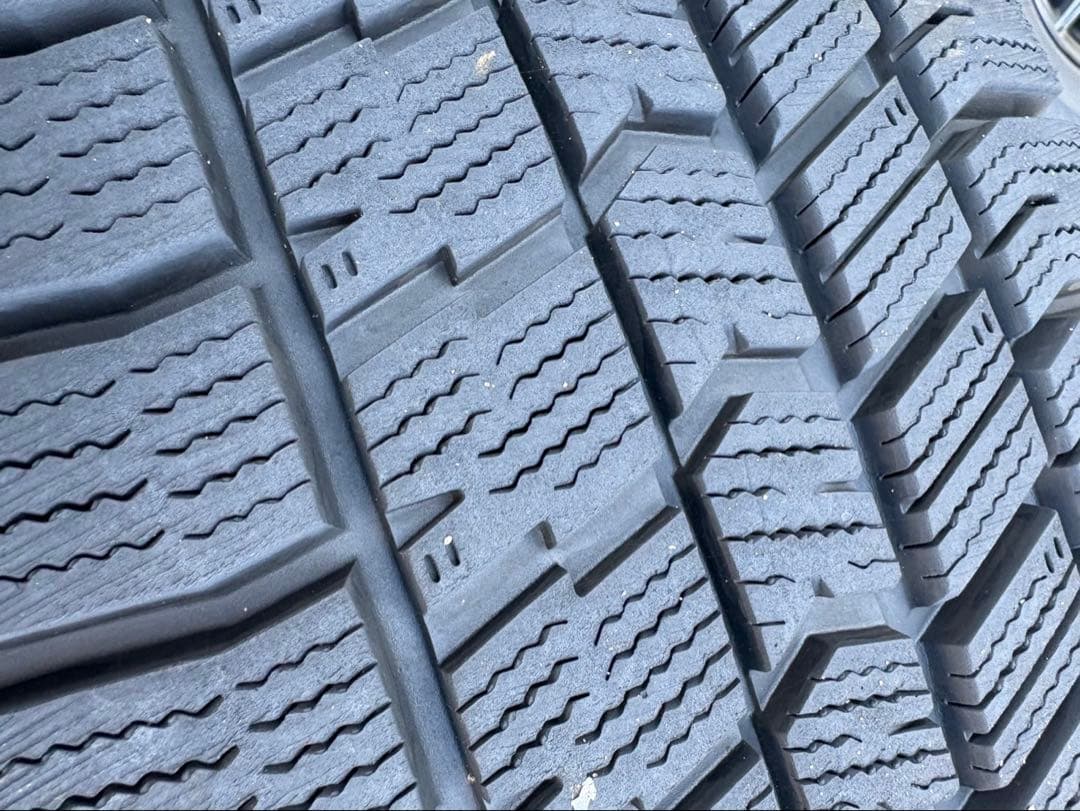 アルファード スタッドレス グッドイヤーアイスナビ8 225/60R17