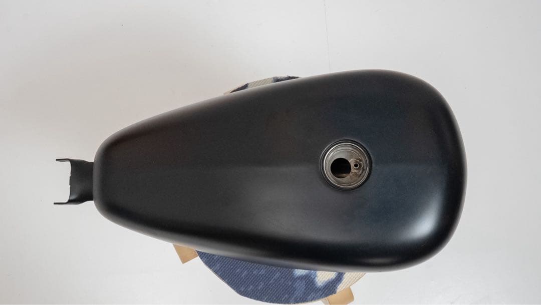 XL883n 2020年モデル純正タンク　ハーレー 中古