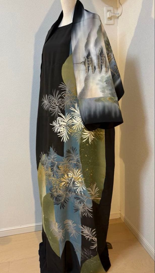 あーす　黒留袖リメイクワンピース＋手描き友禅マーガレット ― 金糸刺繍松葉