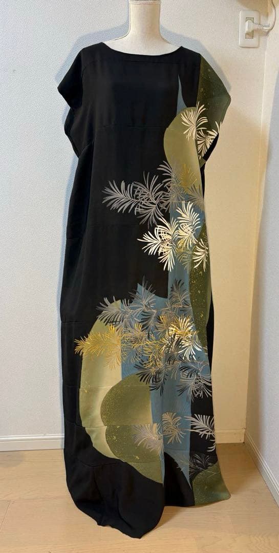 あーす　黒留袖リメイクワンピース＋手描き友禅マーガレット ― 金糸刺繍松葉