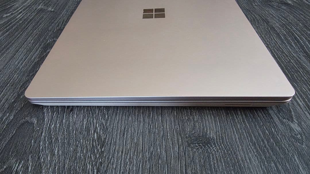 Windowsノート本体 Microsoft Surface Laptop Go 8GB / 128GB