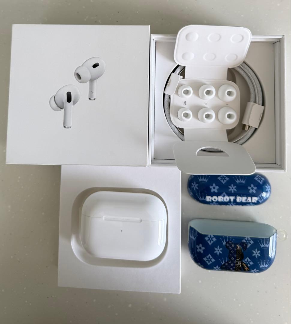 AirPods Pro pro2本体 + ロボットベアケース