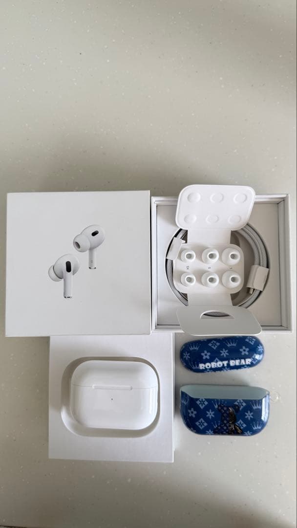AirPods Pro pro2本体 + ロボットベアケース
