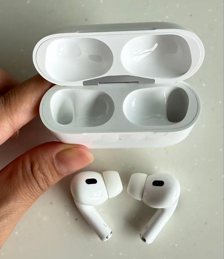 AirPods Pro pro2本体 + ロボットベアケース