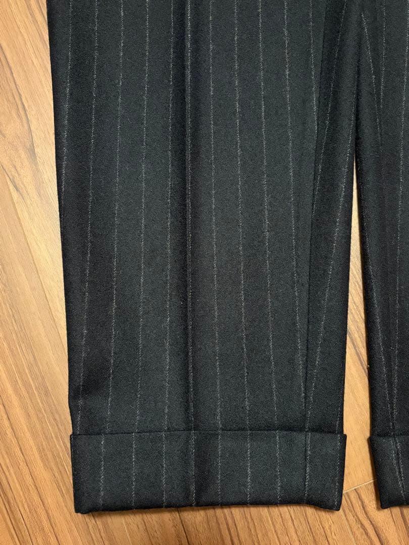 kolor ピンストライプテーパードスラックス