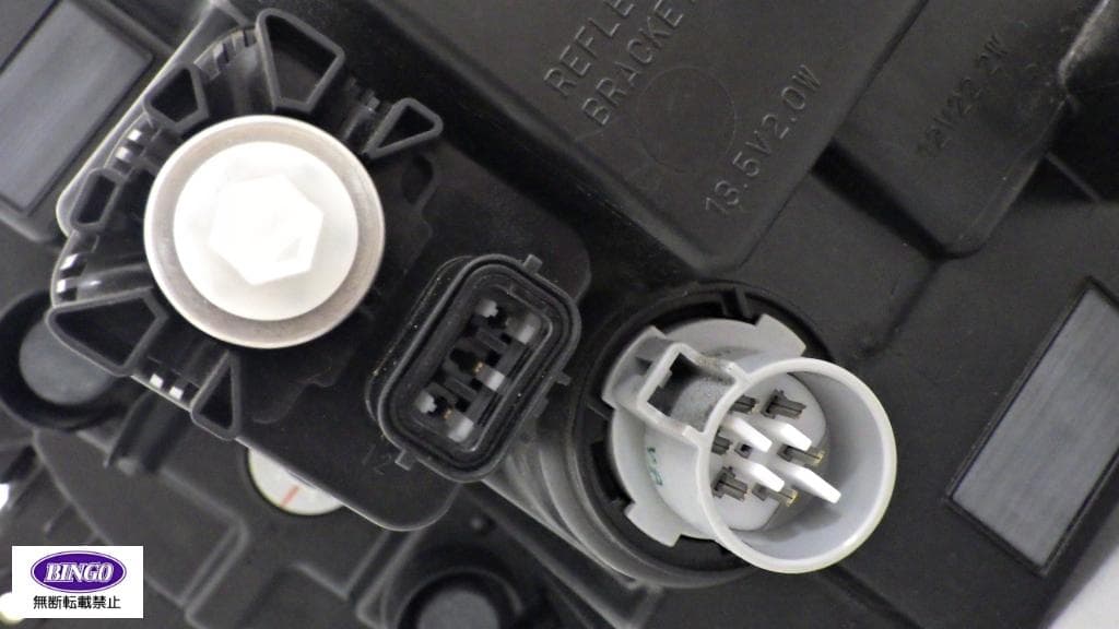 スズキ ワゴンRスマイル MX91S ヘッドランプ 右 STANLEYW6079