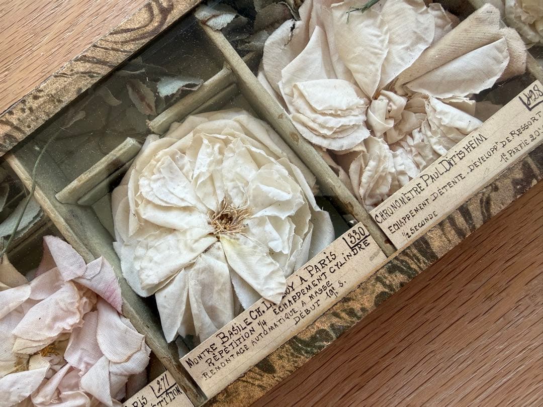 期間限定出品激レアフランスアンティーク布花サンプルガラスケース入り