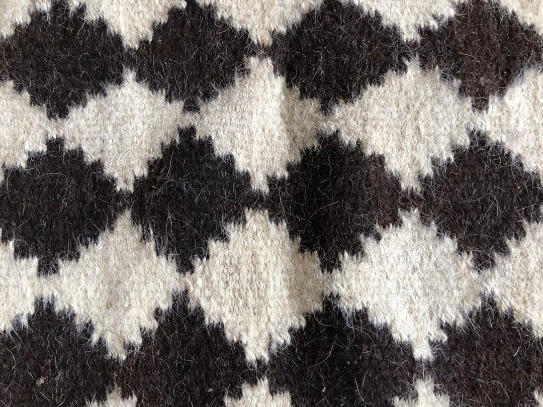 希少・美品 西ヒマラヤのヤクの手織ラグ　約95×166cm