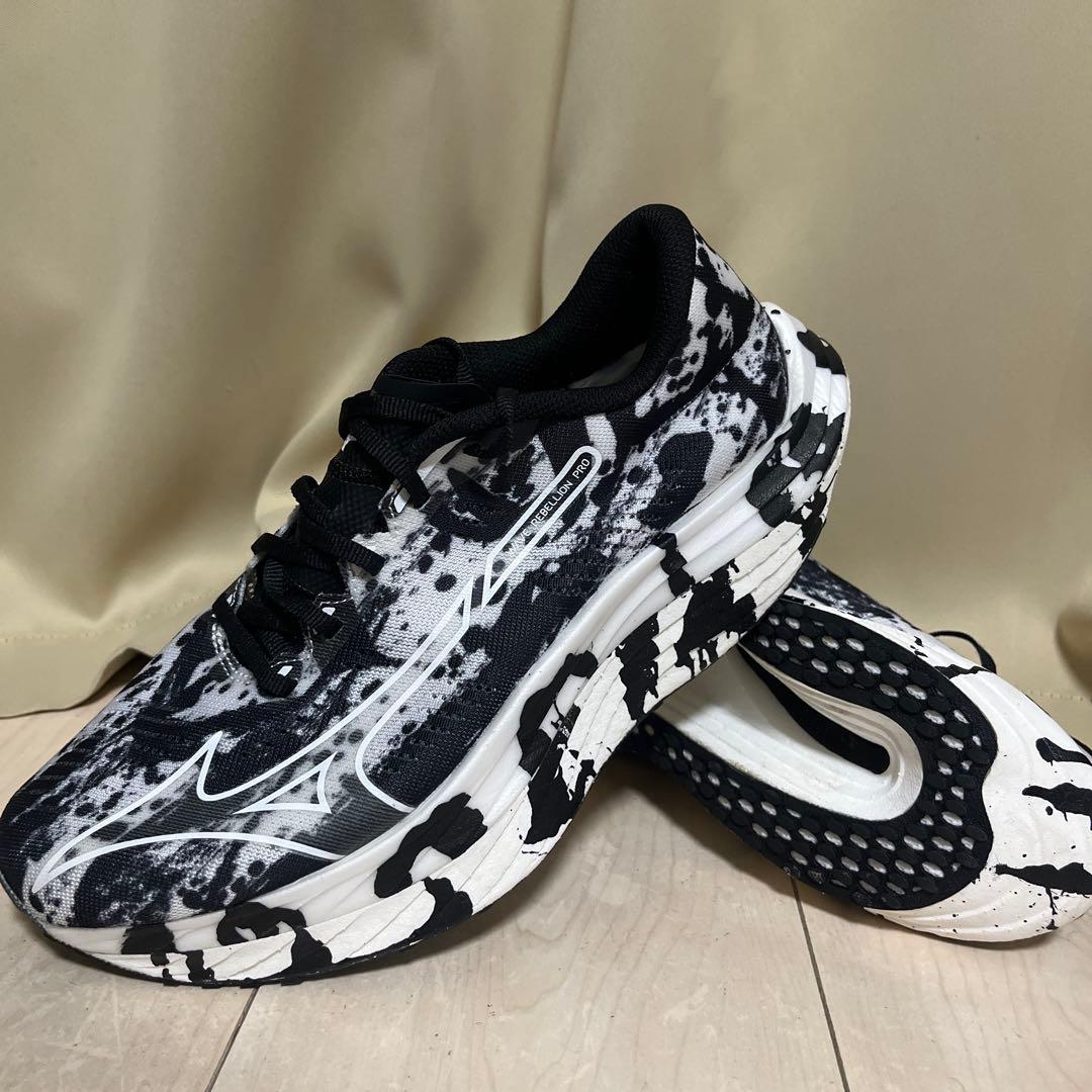 Mizuno Wave Rebellion Pro ブラック/ホワイト