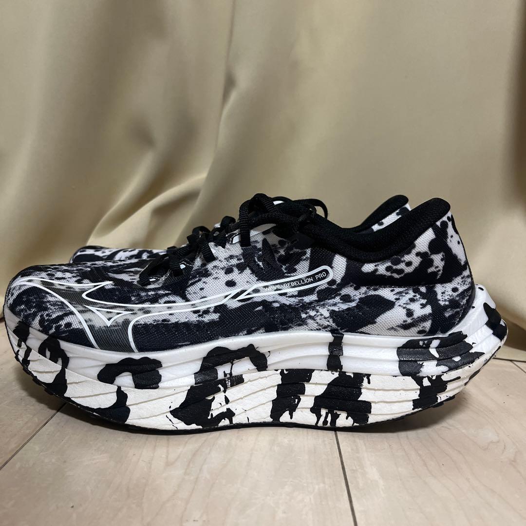 Mizuno Wave Rebellion Pro ブラック/ホワイト