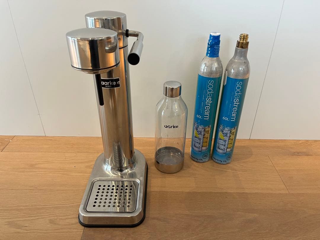 aarke アールケ　炭酸水メーカー ステンレス　専用ボトル1本、ガスボンベ1本