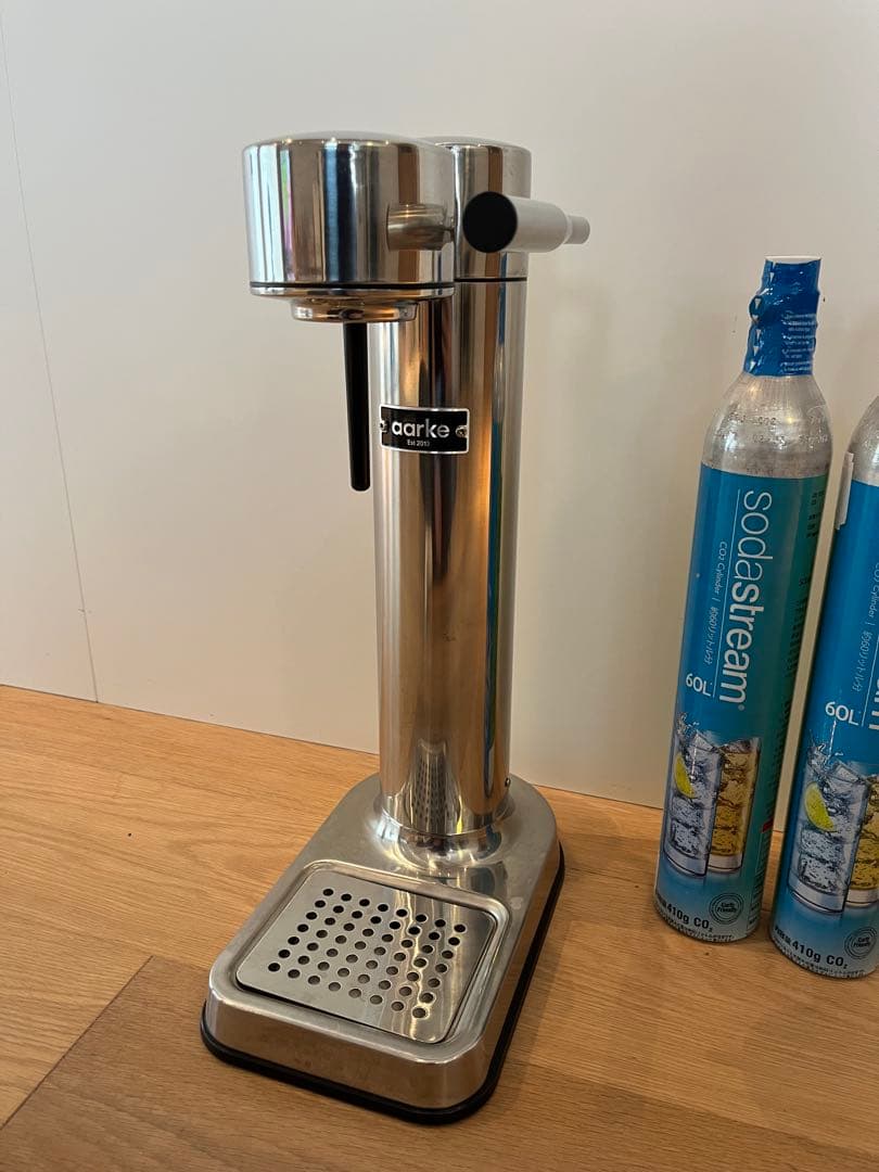 aarke アールケ　炭酸水メーカー ステンレス　専用ボトル1本、ガスボンベ1本