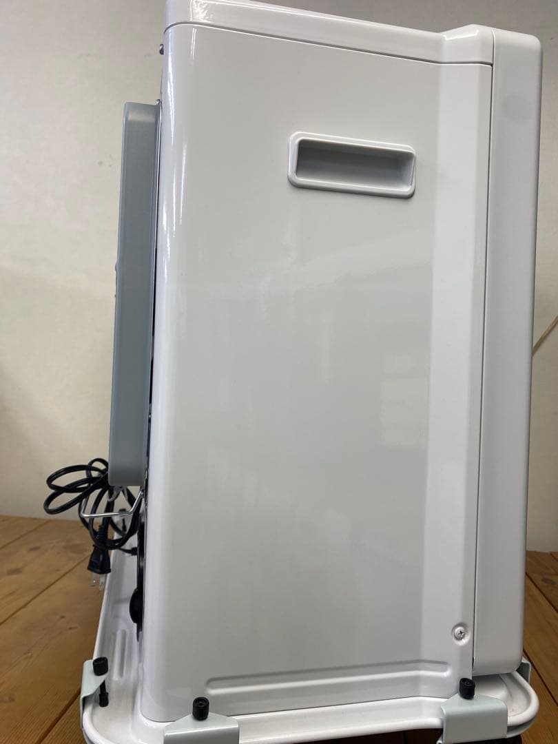 コロナ石油ファンヒーター(ホワイト)/FH-VX6723BY-Wキャスター台付
