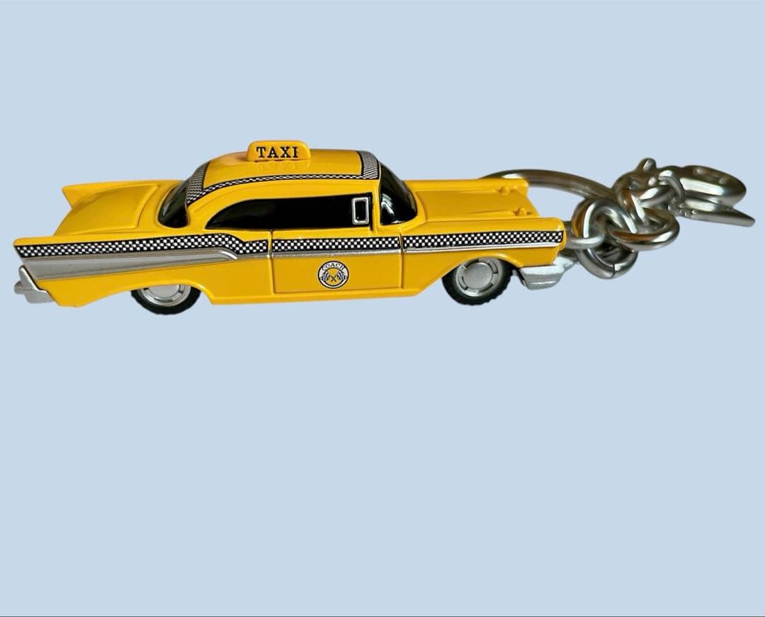 希少　COACH スモールタクシー　キーホルダー バッグチャーム　オンライン完売