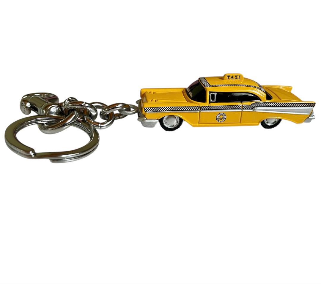 希少　COACH スモールタクシー　キーホルダー バッグチャーム　オンライン完売