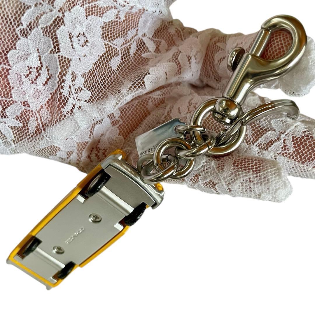 希少　COACH スモールタクシー　キーホルダー バッグチャーム　オンライン完売