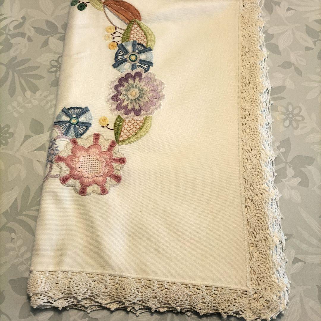 戸塚刺繍 　花柄　テーブルクロス