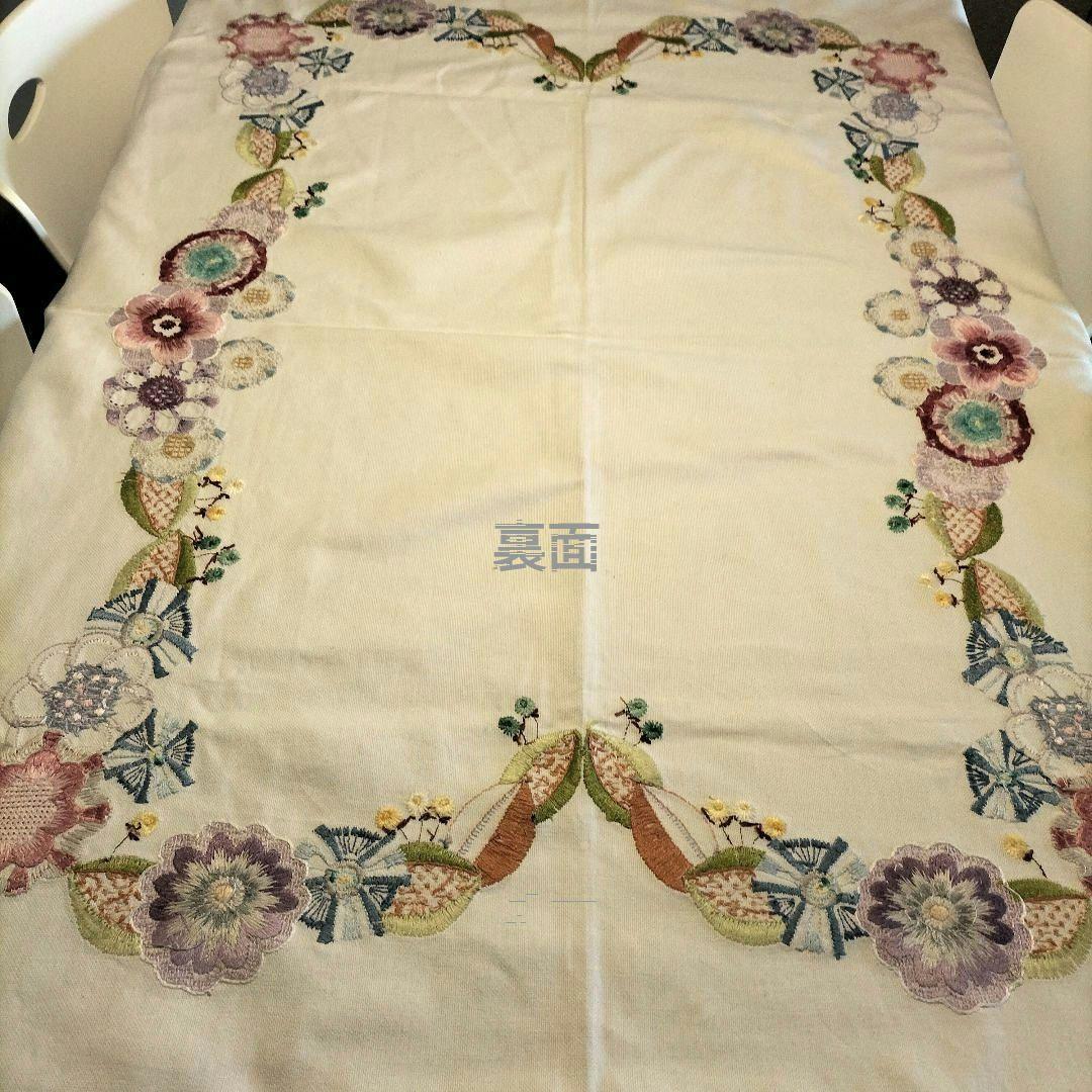 戸塚刺繍 　花柄　テーブルクロス