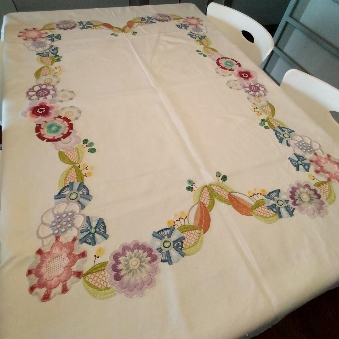 戸塚刺繍 　花柄　テーブルクロス