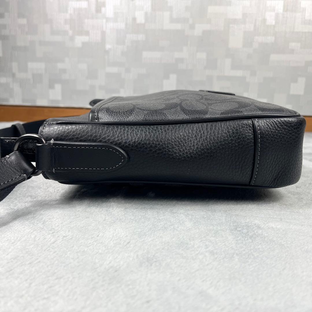 未使用級 Coach ショルダーバッグ ディストリクト 斜め掛け ブラック