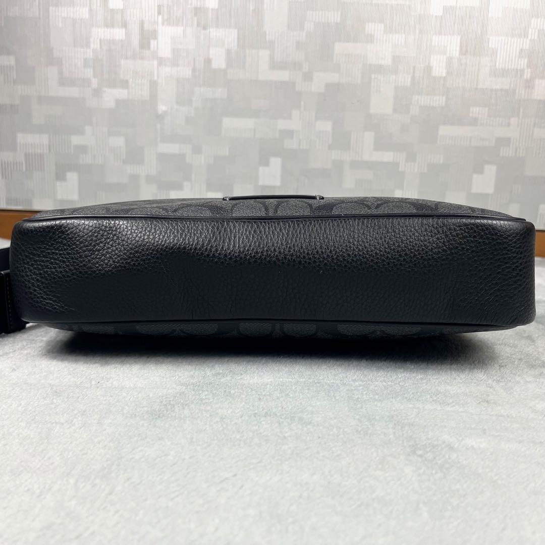 未使用級 Coach ショルダーバッグ ディストリクト 斜め掛け ブラック