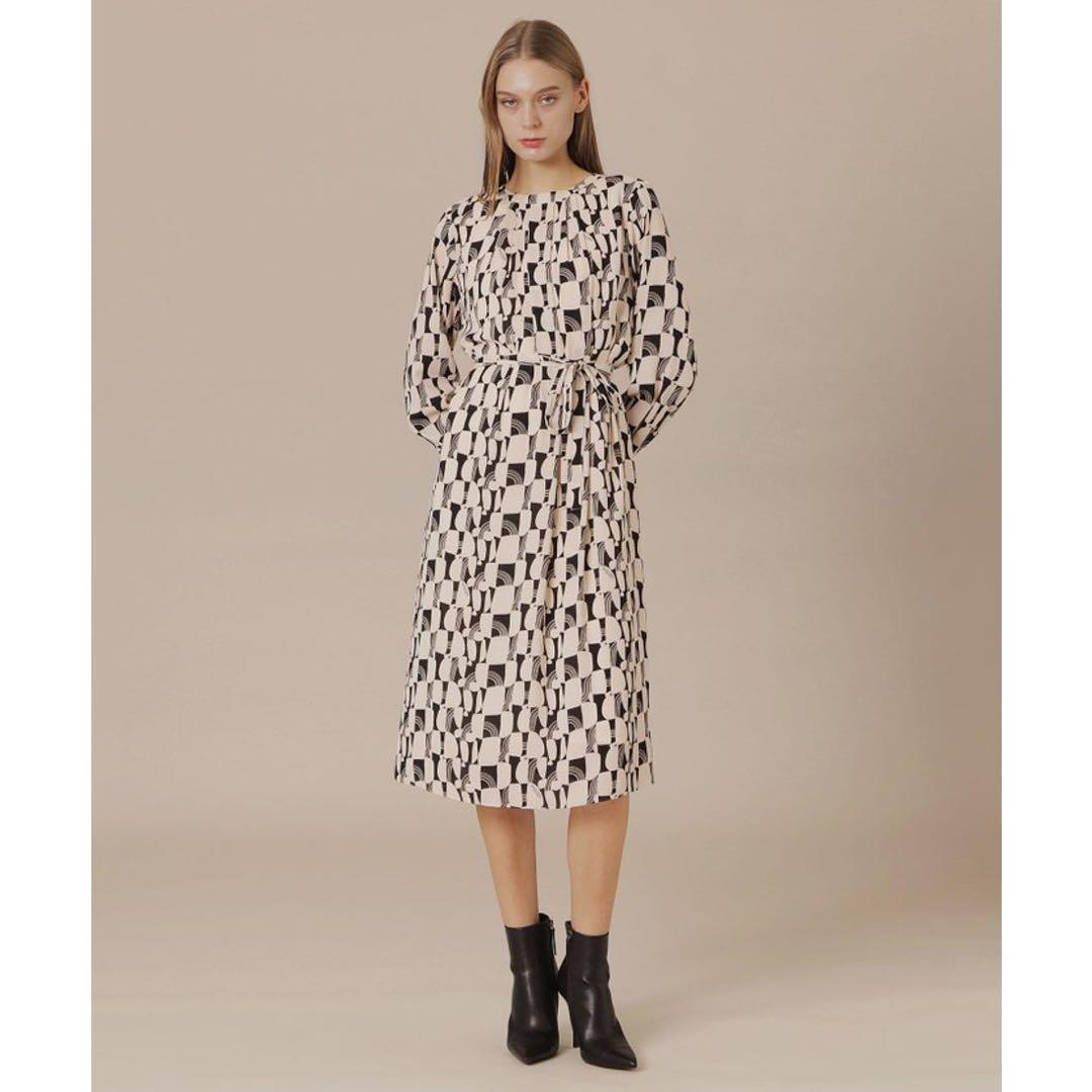 ほぼ未使用品 マッキントッシュロンドン　レトロタイルプリントワンピース