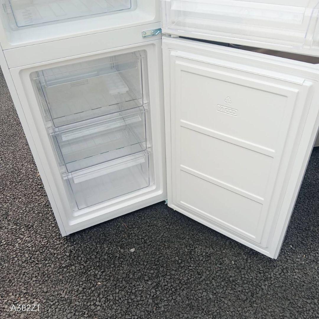 A02B6 安心保証付　ニトリ最新モデル　スタイリッシュ　大型冷蔵庫　230L