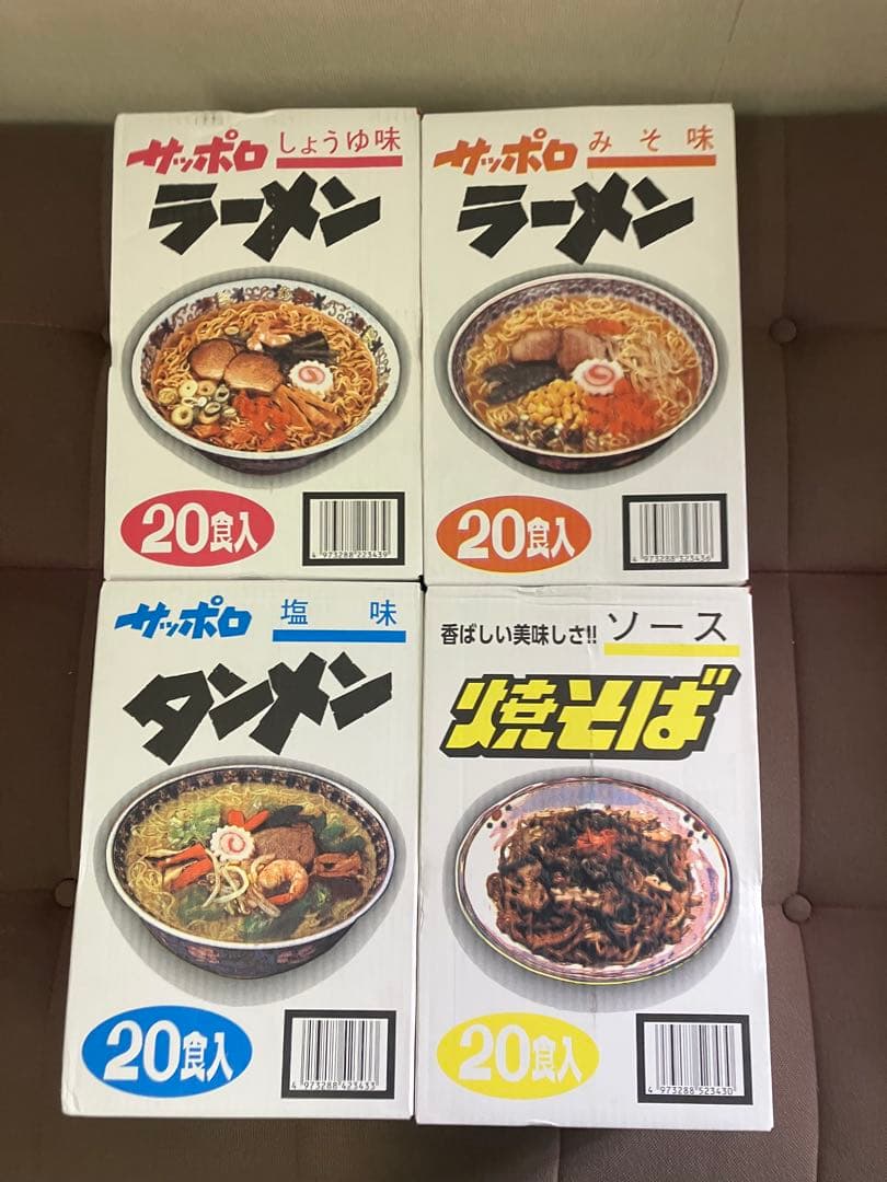 ラーメン袋麺、カレーめし、ワッフル、お菓子などの販売です。