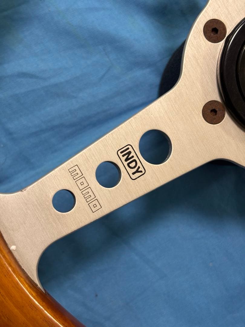 MOMO INDY ステアリングホイール