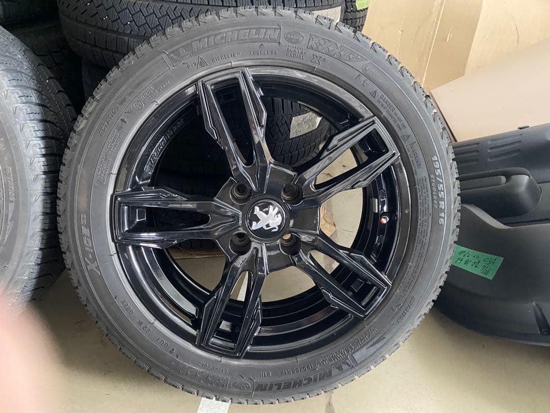 プジョー208、シトロエンds3用　16インチ　スタッドレスタイヤホイールセット