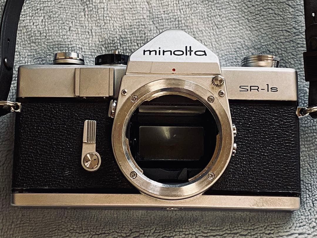 フイルム一眼レフカメラMinolta SR-1S , 100mm望遠レンズ付き