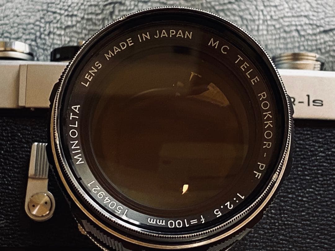 フイルム一眼レフカメラMinolta SR-1S , 100mm望遠レンズ付き