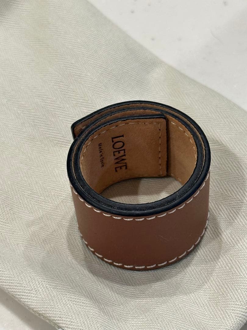 【正規品】新品未使用！LOEWE ブラウンレザーバングル
