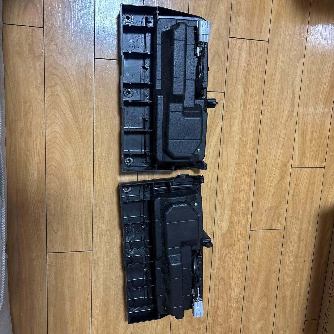 日野　純正　テールランプ　小糸