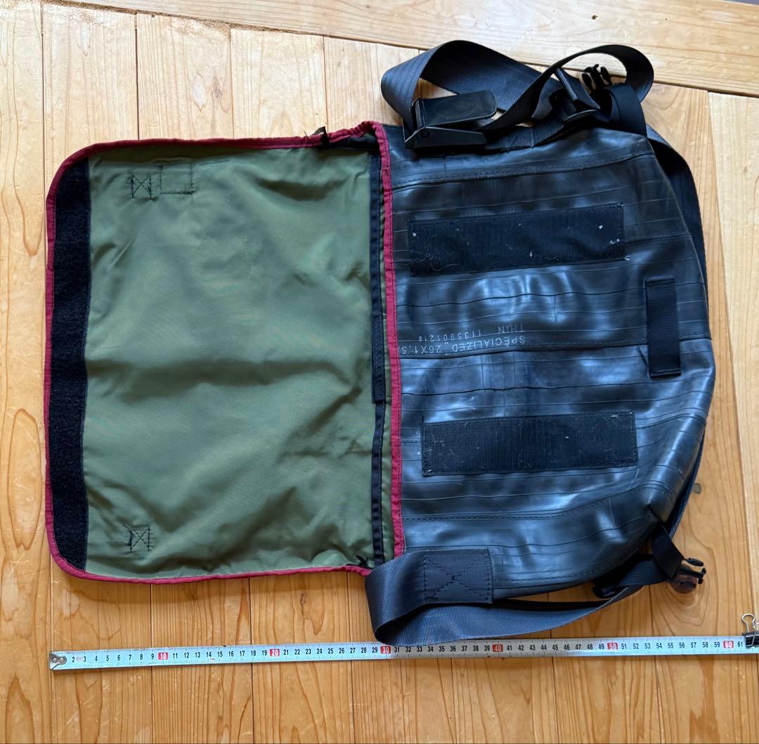 Alchemy Goods メッセンジャーバッグ、 タイヤチューブ素材
