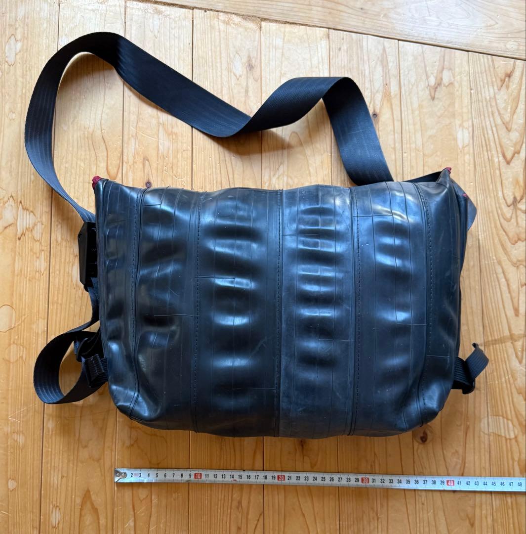 Alchemy Goods メッセンジャーバッグ、 タイヤチューブ素材