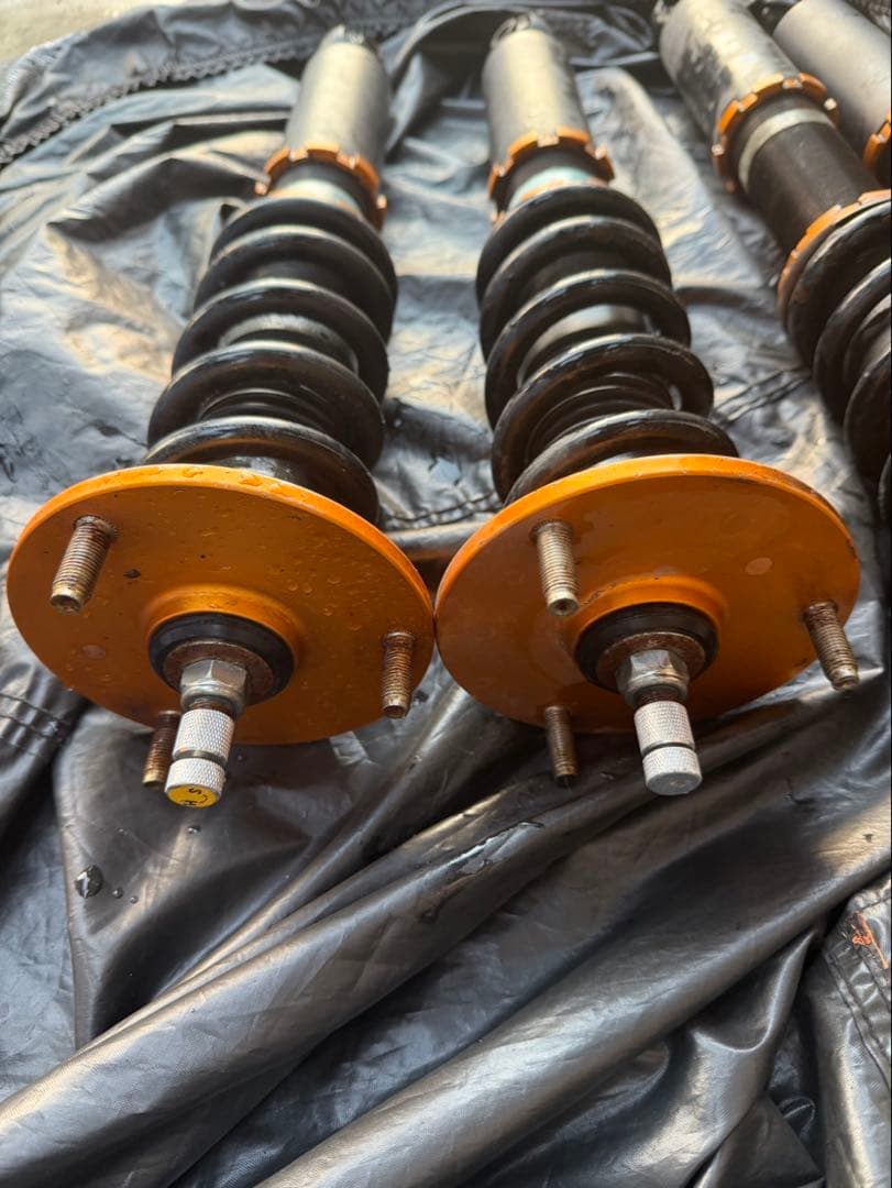 21クラウン メーカー不明 フルタップ式車高調