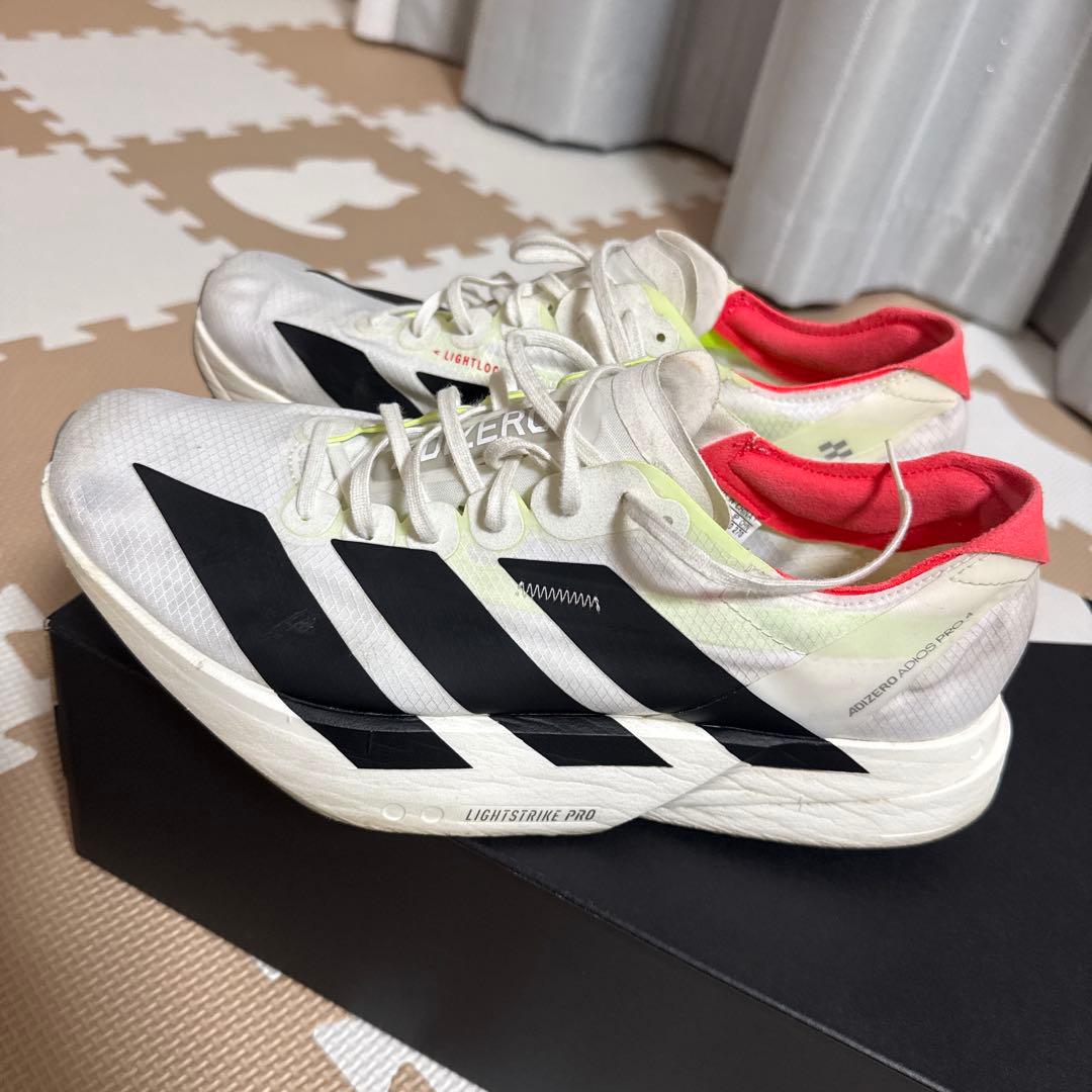 【値下げ中】アディオスプロ4 28.0 白×黒