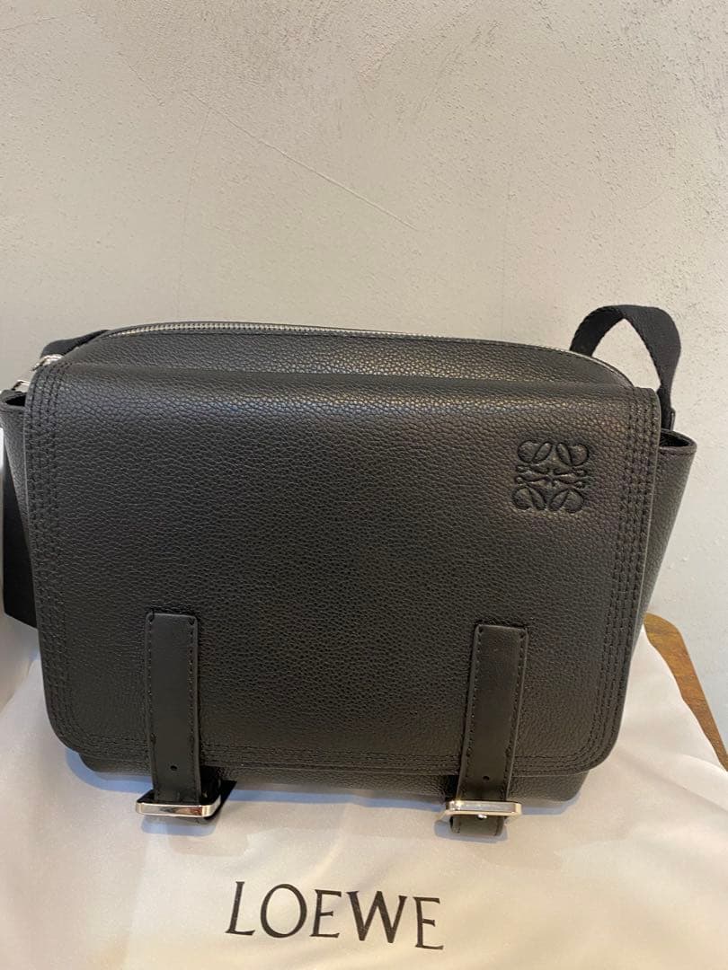 K*A様 ボディーバック　未使用　黒　ブラック　へいこう輸入