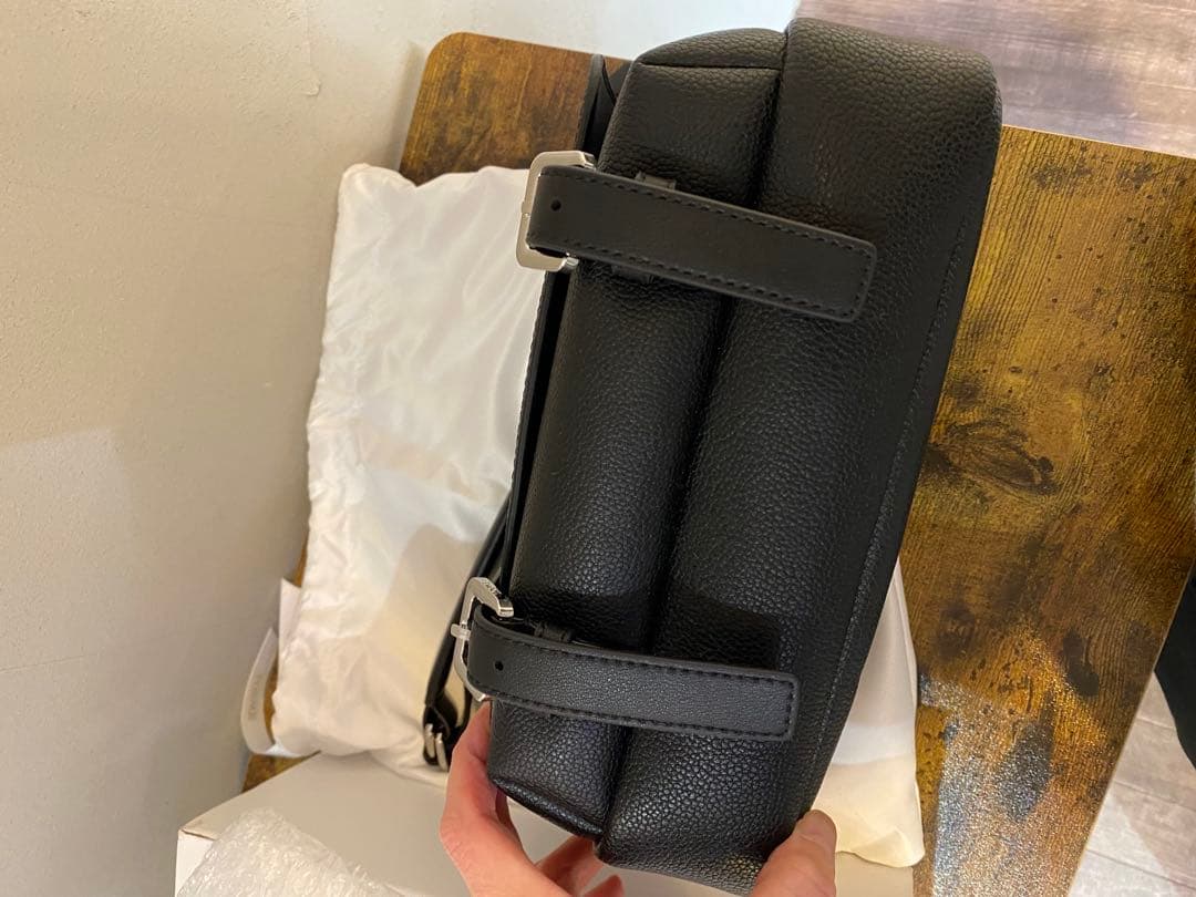 K*A様 ボディーバック　未使用　黒　ブラック　へいこう輸入