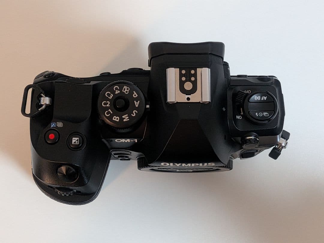 ショット数極小美品︰OM SYSTEM OM-1 ミラーレス一眼カメラ