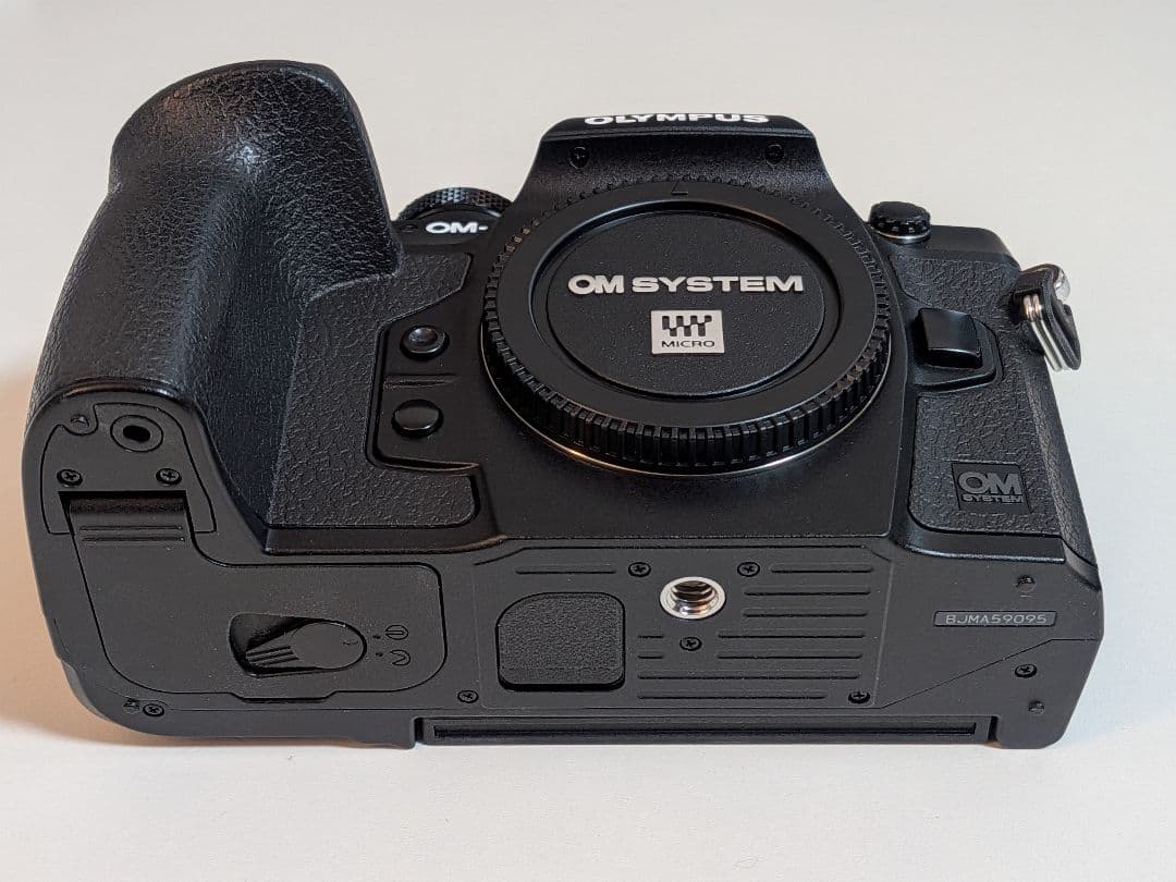 ショット数極小美品︰OM SYSTEM OM-1 ミラーレス一眼カメラ